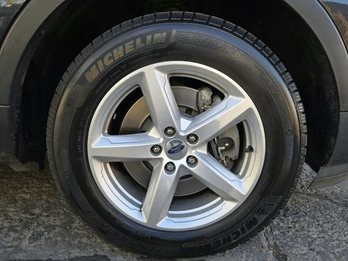 Used 2017 Ford Explorer XLT w/ Equipment Group 202A AWD/4WD image 20