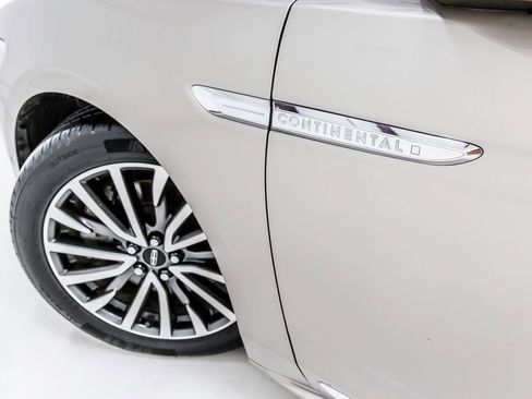 Used 2018 Lincoln Continental Select w/ Continental Climate Package FWD image 12
