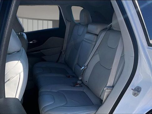 Used 2019 Jeep Cherokee Limited w/ Technology Group FWD image 21
