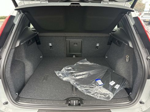 New 2026 Volvo XC40 B4 Plus w/ Climate Package image 18