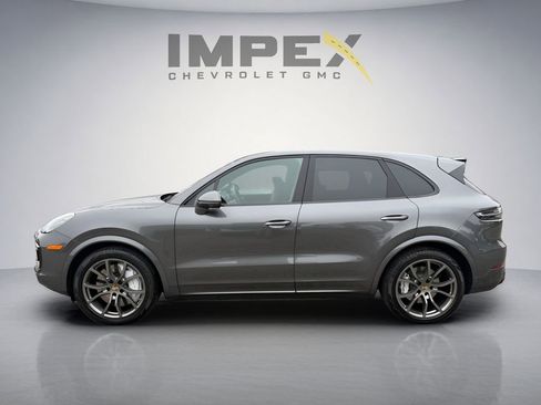 Used 2022 Porsche Cayenne Turbo AWD/4WD image 3
