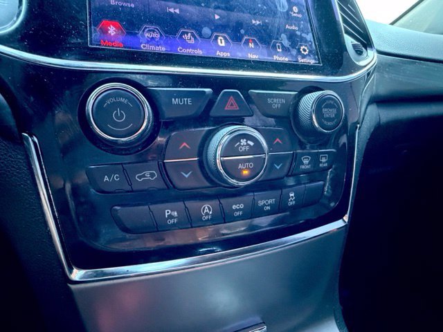 Used 2020 Jeep Grand Cherokee Laredo w/ Laredo X Package RWD image 9
