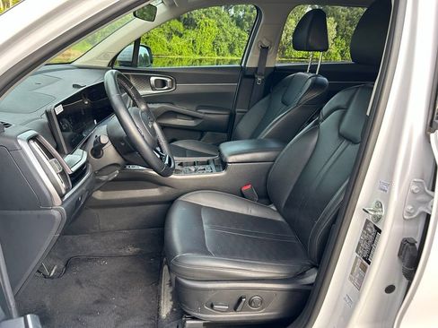 Used 2025 Kia Sorento S FWD image 16