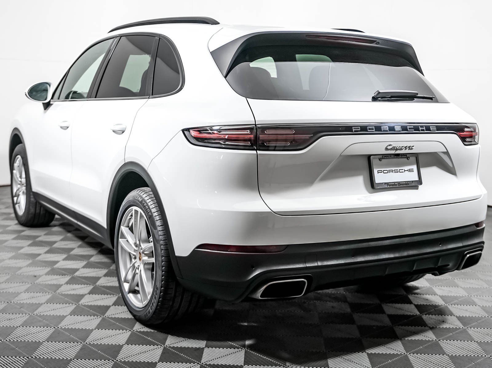 Certified 2022 Porsche Cayenne AWD/4WD image 3