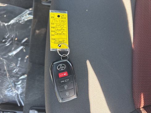 Used 2025 Toyota Corolla SE w/ SE Premium Package image 33