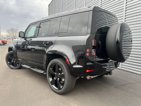 New 2026 Land Rover Defender 110 X-Dynamic SE image 3