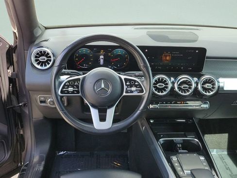 Used 2021 Mercedes-Benz GLB 250 GLB 250 w/ Premium Package image 15