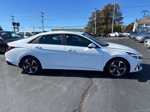Used 2021 Hyundai Elantra Limited image 5