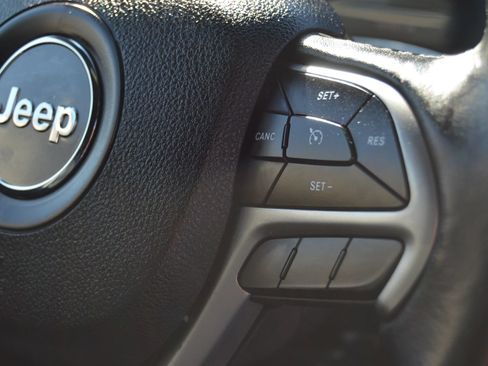 Used 2018 Jeep Grand Cherokee Limited RWD image 36