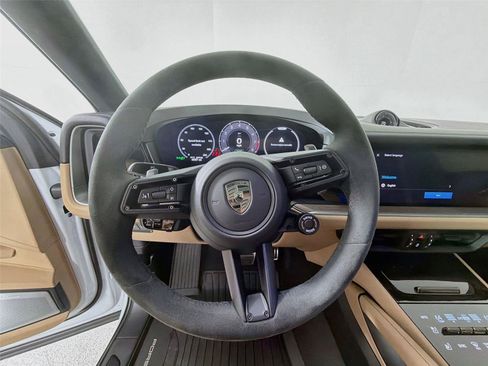 Certified 2025 Porsche Cayenne Turbo AWD/4WD image 20