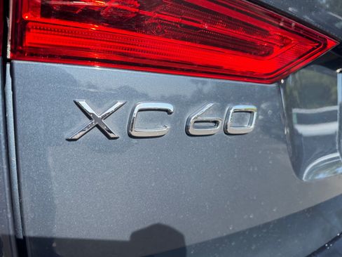 Used 2021 Volvo XC60 T5 Momentum w/ Advanced Package AWD/4WD image 23
