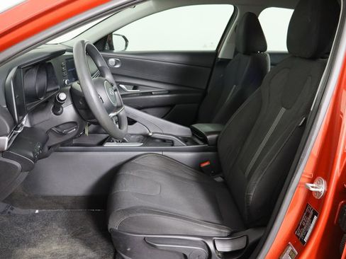 Used 2021 Hyundai Elantra SE image 14