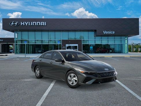 New 2026 Hyundai Elantra SE FWD image 2