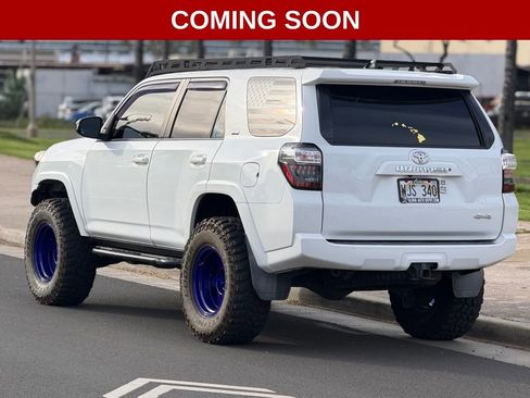 Used 2016 Toyota 4Runner SR5 image 3