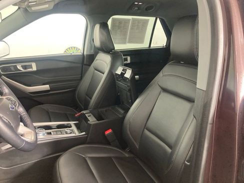 Used 2022 Ford Explorer XLT w/ Equipment Group 202A image 10
