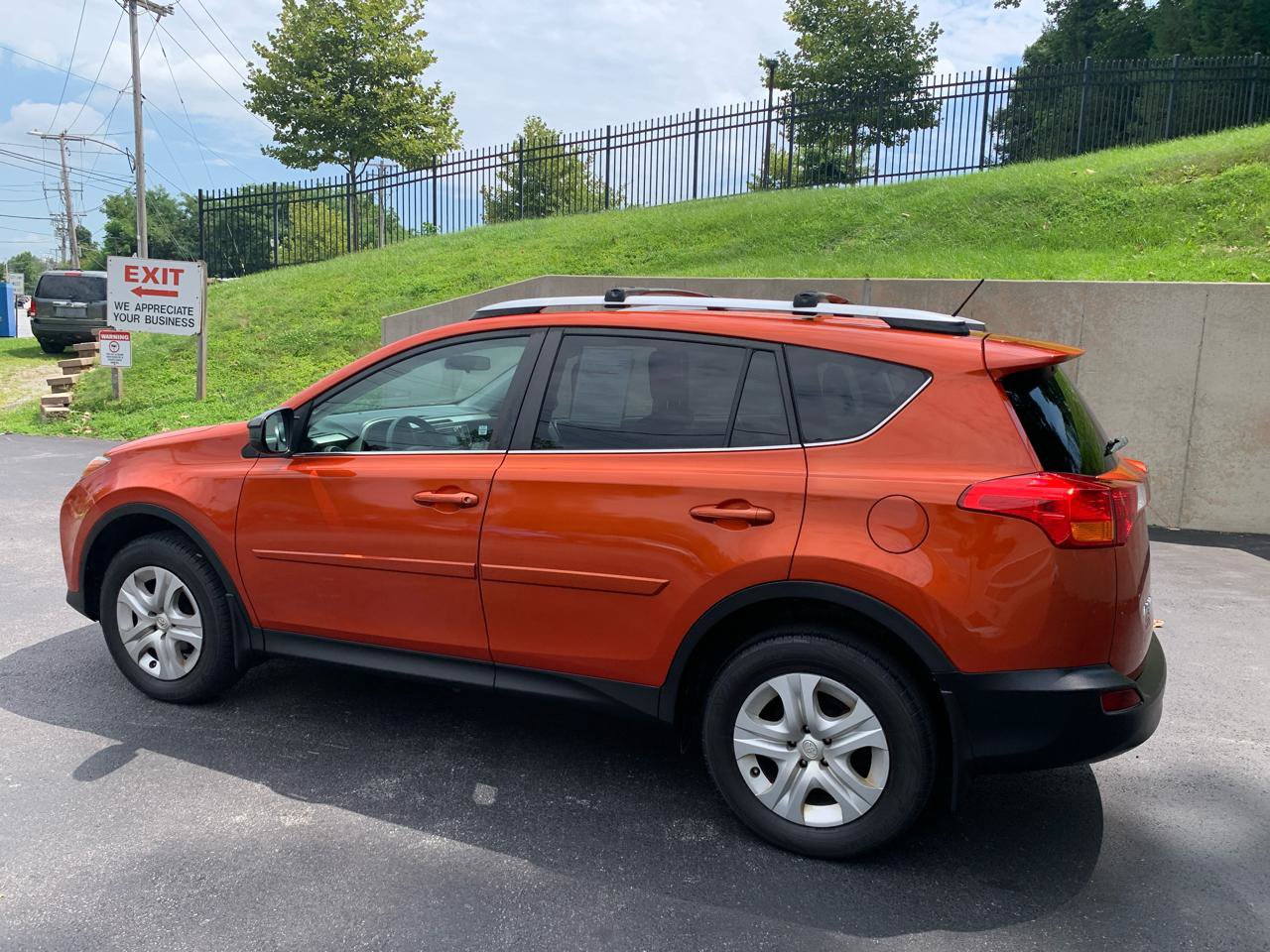 Used 2015 Toyota RAV4 LE AWD/4WD image 3