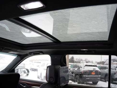 Certified 2024 GMC Yukon Denali Ultimate image 21