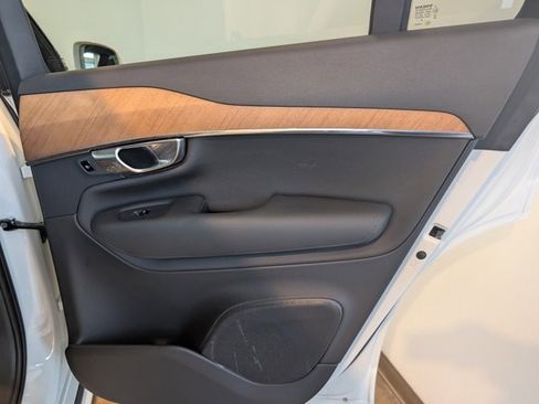 Used 2021 Volvo XC90 T6 Momentum w/ Climate Package image 27