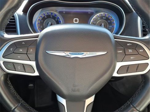 Used 2019 Chrysler 300 Touring w/ Driver Convenience Group image 13