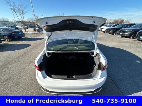 Used 2024 Volkswagen Jetta Sport image 11