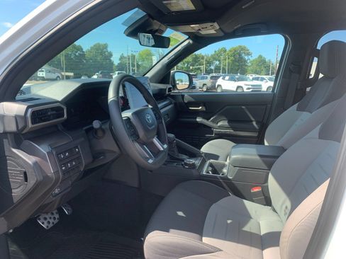 Used 2025 Toyota Tacoma TRD Sport AWD/4WD image 12