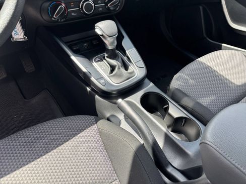Used 2025 Kia Soul LX w/ LX Technology Package FWD image 38