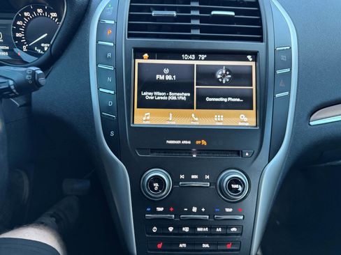 Used 2017 Lincoln MKC Select image 23