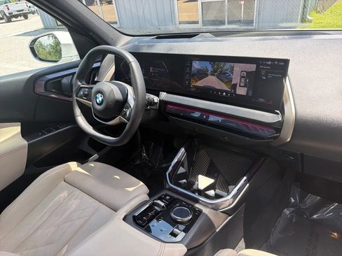 Used 2025 BMW X3 xDrive30i AWD/4WD image 3