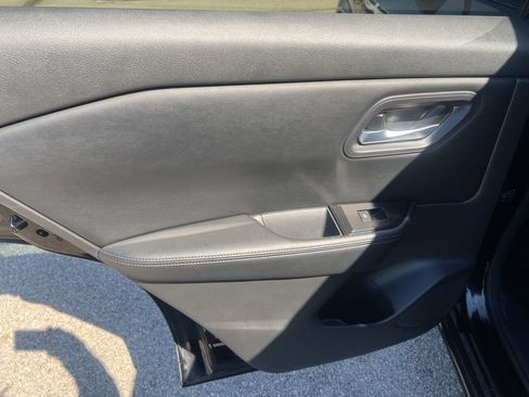 Used 2024 Nissan Rogue SV image 10