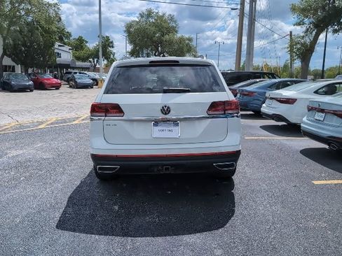 Certified 2022 Volkswagen Atlas SE w/ Black Wheel Package FWD image 6