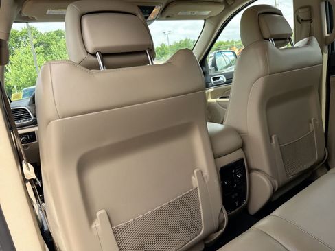 Used 2020 Jeep Grand Cherokee Limited AWD/4WD image 19