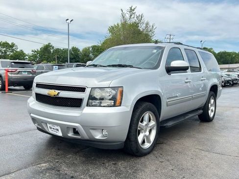 Used 2014 Chevrolet Suburban LT w/ Luxury Package AWD/4WD image 5