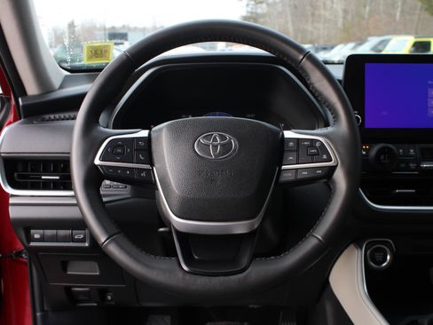 Used 2024 Toyota Grand Highlander XLE image 10