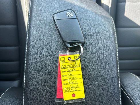 Used 2023 Volkswagen Jetta SE FWD image 61