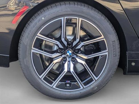 New 2026 BMW 750e xDrive image 10