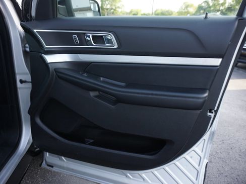 Used 2017 Ford Explorer XLT AWD/4WD image 26