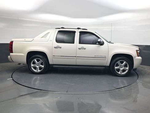 Used 2011 Chevrolet Avalanche LTZ AWD/4WD image 3