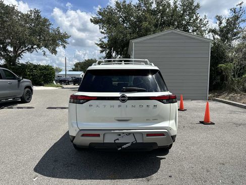 Used 2023 Nissan Pathfinder SL AWD/4WD image 5