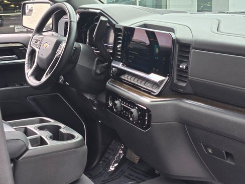 Certified 2023 Chevrolet Silverado 1500 LT AWD/4WD image 9