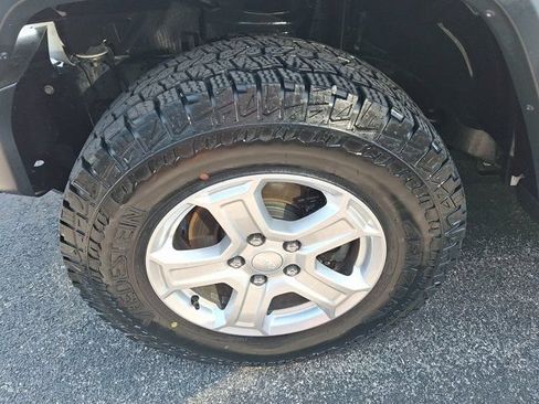 Used 2018 Jeep Wrangler Unlimited Sport AWD/4WD image 4