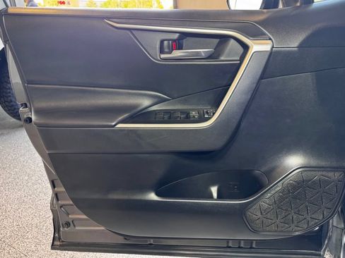 Used 2020 Toyota RAV4 XLE AWD/4WD image 19