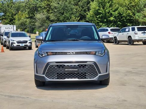 Certified 2025 Kia Soul LX w/ LX Technology Package FWD image 2