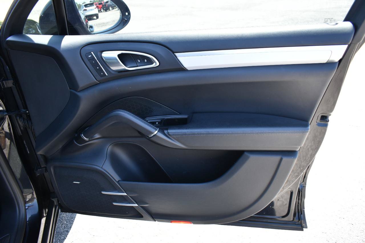 Used 2015 Porsche Cayenne Turbo AWD/4WD image 40