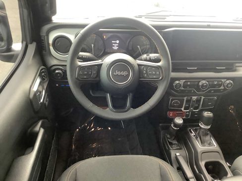 Used 2024 Jeep Wrangler Unlimited AWD/4WD image 10