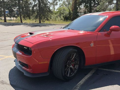 Used 2016 Dodge Challenger SRT Hellcat RWD image 3