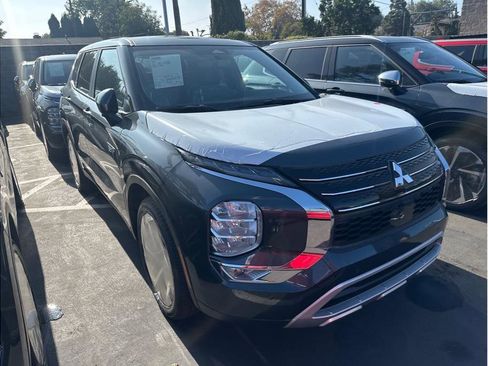 Used 2025 Mitsubishi Outlander 4WD Plug-In Hybrid image 2