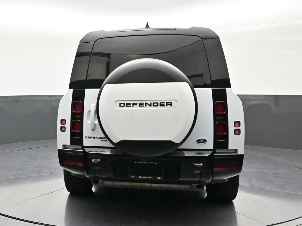 Used 2023 Land Rover Defender 130 X-Dynamic SE AWD/4WD image 4