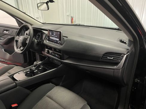 Used 2025 Nissan Rogue SV FWD image 43