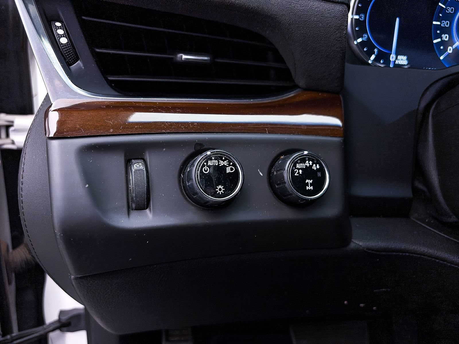 Used 2020 Cadillac Escalade ESV Luxury AWD/4WD image 5
