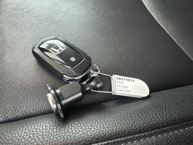 Used 2025 Honda Odyssey EX-L image 29